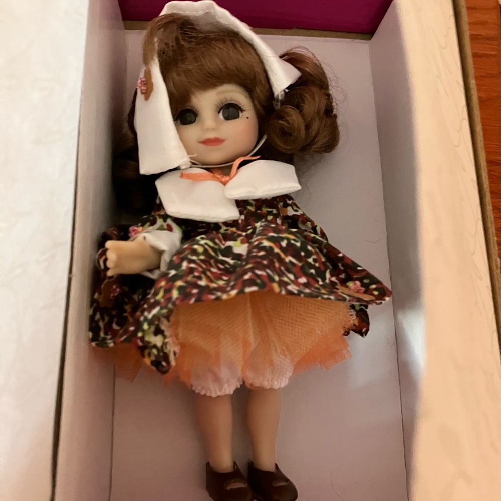 NEW in box, Marie Osmond Adora November Calendar Girl Doll Hand # 86, 6 inch